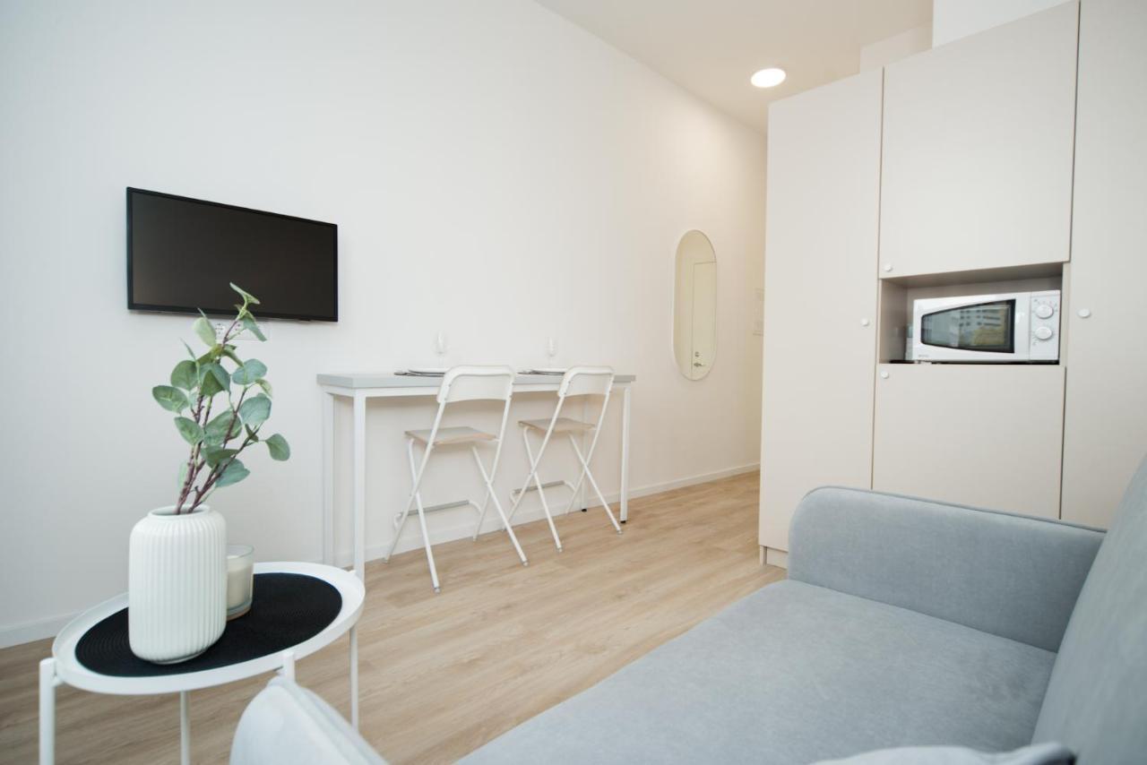 Studio Apartment In Laisves Aleja Kaunas Bagian luar foto