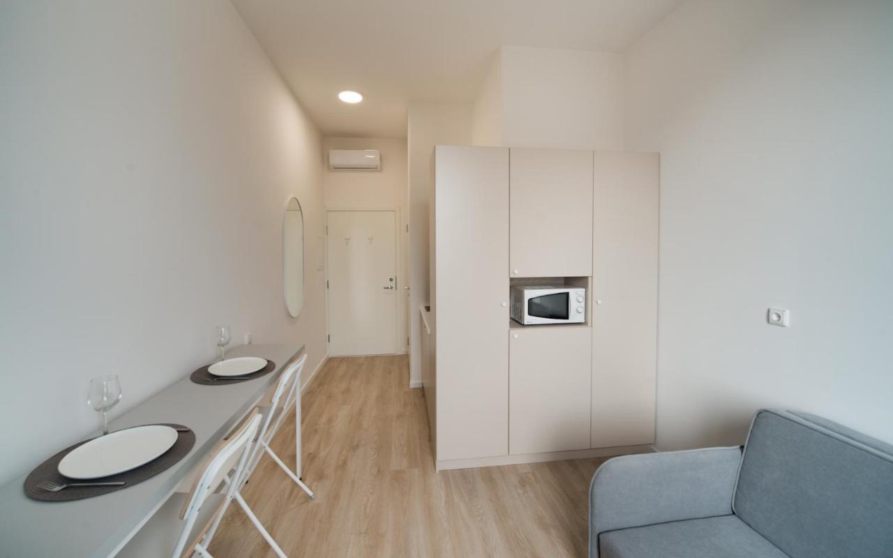 Studio Apartment In Laisves Aleja Kaunas Bagian luar foto